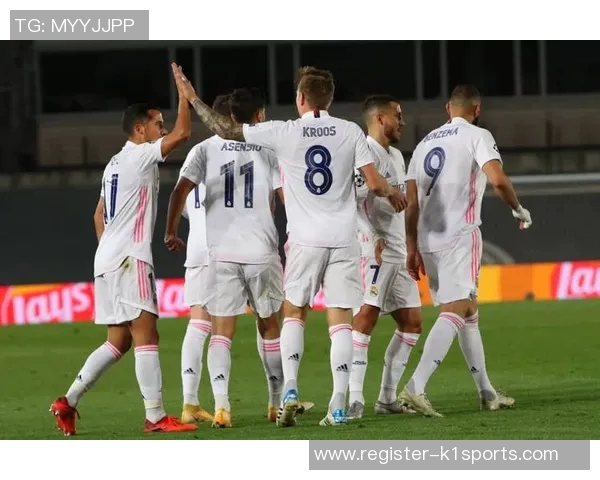 重庆羽毛球队在欧冠足球热潮中的阵地战解读与分析